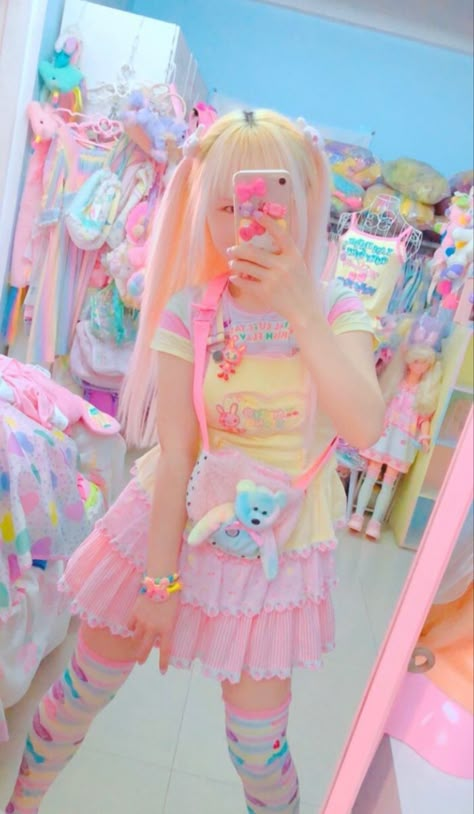 Decora Outfits Pastel, Kidcore Pastel Outfit, Bubblegumcore Aesthetic Outfits, Pastel Decora Fashion, Soft Kidcore Outfits, Yume Kawaii Outfit Ideas, Pastel Clowncore Fashion, Candy Core Outfits, Candycore Outfits