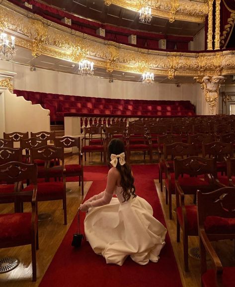 Blossomed bolshoi Theater actress actor gita Balley black swan white swan ballerina class How To Pose For Pictures, Theatre Outfit, Long Party Dress, Princess Core, Foto Poses, White Swan, Princess Aesthetic, + Core + Aesthetic, Feminine Aesthetic