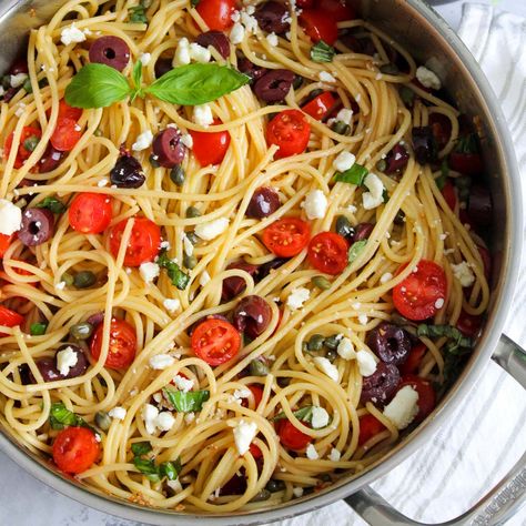 One Pot Greek Spaghetti Busy Day Dinners, One Pot Greek Spaghetti, Greek Spaghetti Recipe, Pasta With Olives And Feta, Greek Spaghetti, Salad Appetizer Cups, Spaghetti Ingredients, Mediterranean Diet Recipes Dinners, Mediterranean Pasta