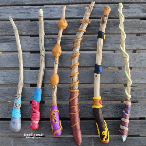 Harry Potter Week! DIY Magic Wands! Clay Wand, Magic Wand Craft, Wands Harry Potter, Wands Diy, Diy Harry Potter Wands, Wand Craft, Hogwarts House Colors, Wand Diy, Medieval Fair