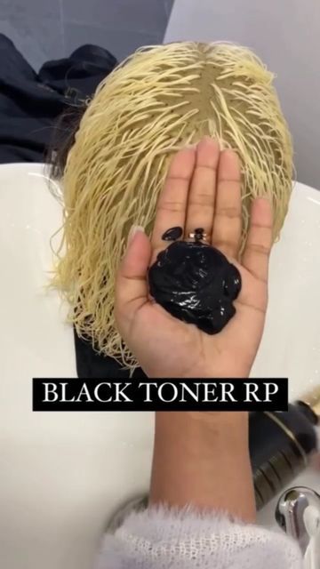 Black Toner For Hair, Grey Toner For Blonde Hair, Black Toner For Blonde Hair, Toner For Grey Hair Natural, Hair Cap Highlights, Gray Toner For Hair, Hair Toners For Blonde, Hair Coloring Videos, Blond Gray Hair