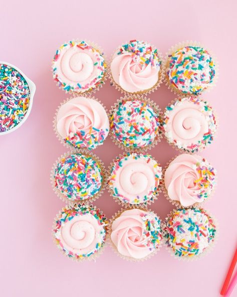 Ever wondered, how many sprinkles are needed to cover your cupcakes? We've got the answer for you! Just like in our sprinkle cake post, we show you a few different coverage options and how much is used for a dozen and more cupcakes. Don't be left over buying anymore, use our sprinkle cupcakes chart to see exactly how much you need for full coverage, rolling the edges for a perfect border, and side trimmed dipped sprinkle cupcakes! #sprinklecupcakes #rainbowcupcakes #cupcakesprinkles Sprinkle Dipped Cupcakes, Cupcakes Rolled In Sprinkles, Birthday Cupcakes Sprinkles, Cupcakes For 2nd Birthday, Two Sweet Theme Cupcakes, Sprinkle Themed Cookies, Sprinkle Shower Cupcakes, Two Sweet Birthday Cupcake Ideas, Third Birthday Cupcakes