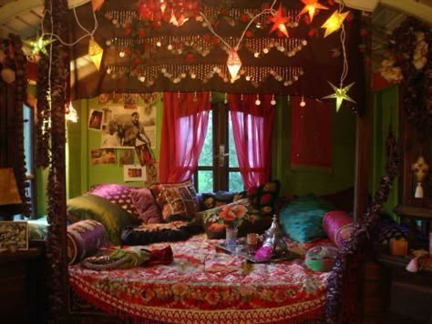 Aesthetics guide - Choosing your aesthetic - Wattpad Aesthetic Rooms, Dreamy Room, Canopy Bed, Dream Room Inspiration, House Room, Room Inspiration Bedroom, Room Ideas Bedroom, Dream Rooms, Dream House Decor