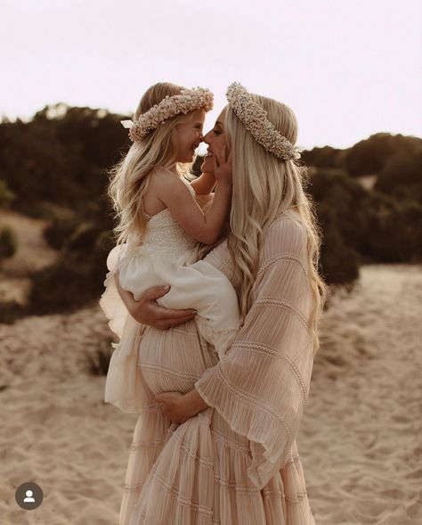 Summer Maternity Photos, Daughter Photo Ideas, Maternity Photography Poses Outdoors, Savannah Rose, Outdoor Maternity Photos, Mommy And Me Photo Shoot, Maternity Photography Outdoors, Maternity Photography Poses Pregnancy Pics, Couple Pregnancy Photoshoot