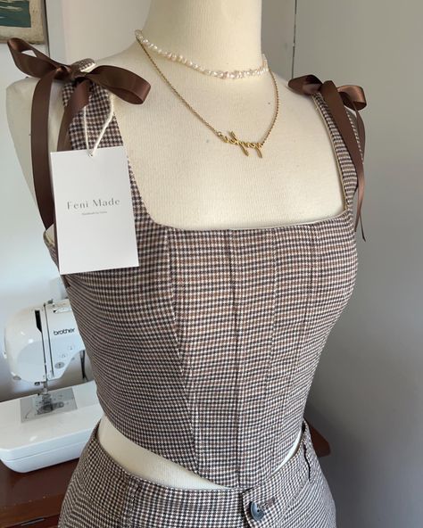 Sewing Bustier, Bustier Top Outfits Corsets, Square Corset, Corset Outfit Ideas, Corsette Tops, Tweed Corset, Handmade Corset, Corset Fashion Outfits, Cotton Corset