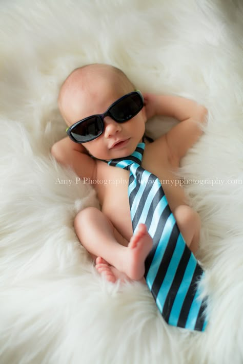 newborn-baby-baby sunglasses and tie SUPER ADORABLE Foto Newborn, Baby Sunglasses, Baby Boy Photography, Cool Baby, Foto Baby, Foto Tips, Boy Photography, Newborn Baby Photography, Baby Time