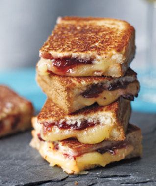 Jam Grilled Cheese, Grilled Cheese Sandwiches, Snacks Für Party, Soup And Sandwich, Raspberry Jam, Cheese Sandwiches, Grilled Cheese, Appetizers For Party, Finger Food