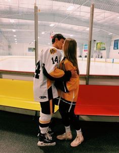 Vsco Couples, Hockey Girlfriend, Bae Goals, Couple Things, Couple Goals Teenagers, Goals Pictures, Foto Tips, Boyfriend Goals, Cute Couples Photos