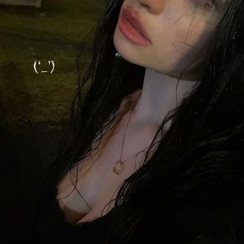 Y2k Profile Picture, Alien Stage, Dark Feminine Aesthetic, Foto Poses, Foto Ideas Instagram, Feminine Aesthetic, Discord Server, Night Aesthetic, Cute Selfie Ideas