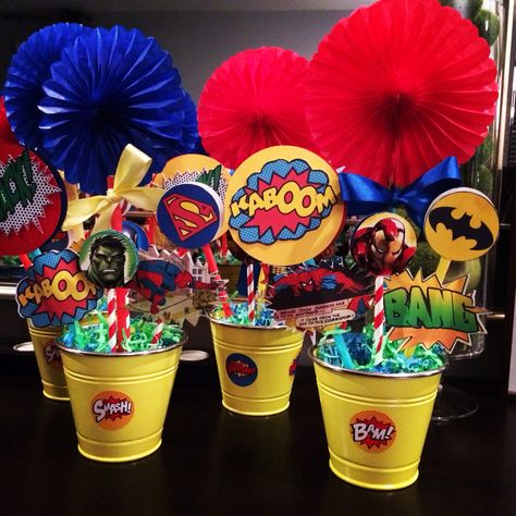 Superhero Centerpieces using free printables, straws and fans from Party City. Superhero Centerpiece, Wonder Woman Birthday Party, Wonder Woman Party, Superhero Baby Shower, Wonder Woman Birthday, Baby Superhero, Diy Girls, Batman Party, Shower Desserts