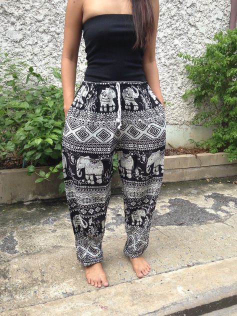 Elephant print Yoga Exercise Pants Baggy Boho by TribalSpiritShop Looks Hippie, 40 Fashion Women, Elephant Pants, Country Fashion Women, Estilo Hippie, Salwar Kamiz, Yoga Exercises, Mode Boho, Womens Fashion Edgy