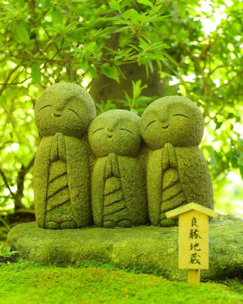 Kamakura is a great place to visit, especially if you are already visiting Tokyo since it is only a short trip away. Here you can find many cool things to see such as the Hase-dera temple that is famous for housing a massive wooden statue of Kannon. But you can also find small cute statues like these ones.⁣⁣ 📷 mitsuru_b⁣⁣ Garden Minecraft, Photos Of Japan, Japanese Statue, Kamakura Japan, To Travel Is To Live, Small Japanese Garden, Japan Guide, Visit Tokyo, Trip To Japan