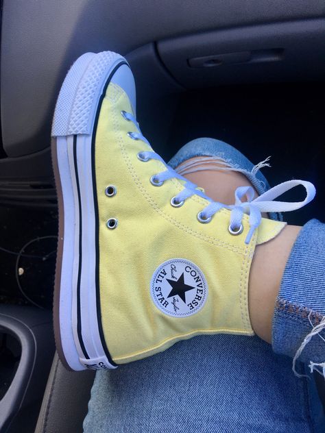 Converse Photo, High Top Platform Converse, Yellow Converse, Yellow Trainers, Spring Summer Shoes, Aesthetic Yellow, Platform Converse, Yellow Shoes, Yellow Aesthetic