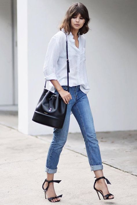 Bucket Bag Outfit Ideas That Every Fashionista Must Try ★ See more: http://glaminati.com/bucket-bag-outfit-ideas/ Bucket Bags Outfit, How To Style Cargo Pants, Style Essentials, Levis Vintage, Bag Outfit, Minimalist Capsule Wardrobe, Woman's Fashion, Minimalist Wardrobe, Spring Style