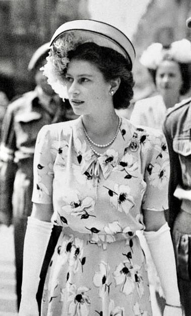 Queen Elizabeth 2 Princess Lilibet, Elizabeth Windsor, Birthday Queen Crown, Young Queen Elizabeth Ii, Queen Elizabeth Photos, Queen Elizabeth 2, Elizabeth Queen, Young Queen Elizabeth, Queen Elisabeth