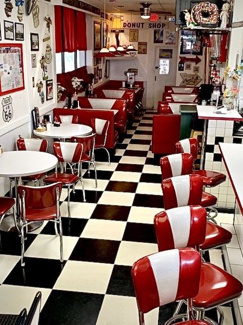 At Stownut Donut, a family-run 1950s style Diner, you feel like you're taking a step back in time! Featured are American Chairs' Single and Double Vintage Booths along with Rectangular Diner Booth Tables, V Back Bar Stools and Classic Diner Chairs. Retro Restaurant Design, Retro Theme Party Decoration, Retro Diner Decor, 50s Diner Kitchen, Old Diner, Diner Chairs, 1950s Aesthetic, Classic American Diner, Old Hollywood Theme