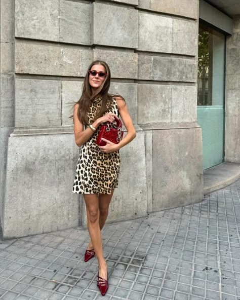 Nina Sandbech (@ninasandbech) • Instagram photos and videos Outfit Inspirations Winter Casual, Elegant Outfit Aesthetic, Leopard Dress Outfit, Sweater Outfit Casual, Outfit Inspirations Winter, Winter Outfit Cute, Look Animal Print, Vestido Animal Print, Casual Mom Outfits