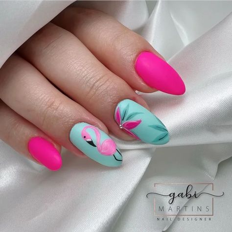 Flamingo Nail Art Designs, Flamingo Inspired Nails, Tropical Floral Nail Designs, Summer Hot Nails, Pink Flamingo Nail Art, Summer Nails Flamingo, Summer Nails With Pink, Flamingos Nails, Summer Nails With Designs