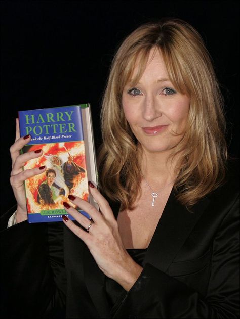 J. K. Rowling!  Best known for the Harry Potter series, which sold over 400 million copies!  Time Magazine noted the social, political, and moral inspiration she has shared with her fans, and she has become a great philanthropist.    #women #rolemodel #author #empowerment Nicolas Flamel, Thomas Anders, Rowling Harry Potter, Modern Talking, J K Rowling, Remus Lupin, Harry Potter Books, Margaret Atwood, Daniel Radcliffe