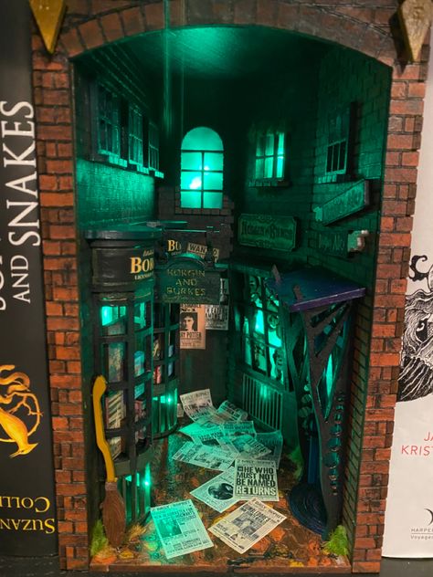 Harry Potter Book Sculpture, Cozy Reading Nook Small Spaces Harry Potter, Books Nook Ideas, Hogwarts Book Nook, Bookshelf Diorama Harry Potter, Sci Fi Book Nook, Diy Book Nook Harry Potter, Harry Potter Themed Reading Nook, Harry Potter Nook Book