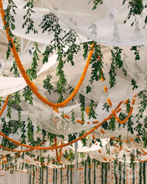 Indian Floral Aesthetic, Enchanted Forest Indian Wedding, Indian Wedding Decor Aesthetic, Indian Tent Wedding, Indian Backyard Wedding, Green Indian Wedding Decor, Minimal Haldi Decor, Diy Indian Wedding Decor Ideas, Indian Wedding Theme Ideas Color Schemes