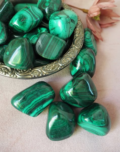 Malachite Aesthetic, Malachite Crystal, Crystal Aesthetic, Floral Wallpaper Phone, Protection Crystals, Pretty Rocks, Malachite Stone, Crystal Crafts, Protection Stones