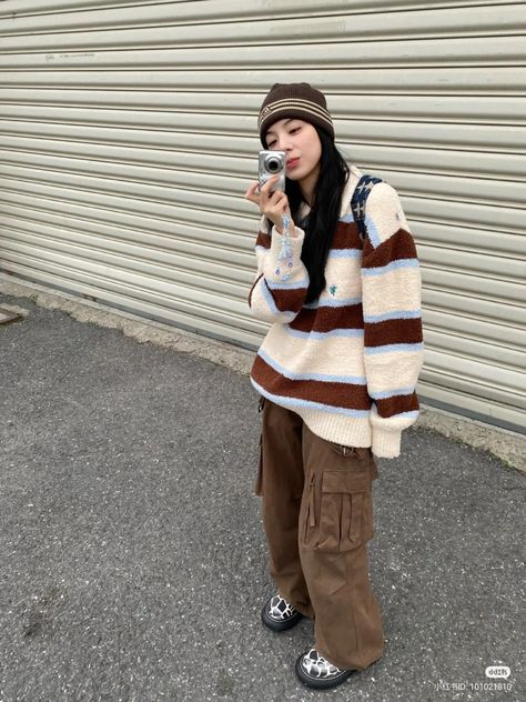 Knit Sweater For Fall Streetwear, Winter Knitted Streetwear Outerwear, Ootd Knitwear, Cozy Knitted Streetwear Sweater, Fall Streetwear Brown Cardigan, Fall Streetwear Knit Cardigan, Mood Board Fashion, Fashion Fits, Fancy Outfits