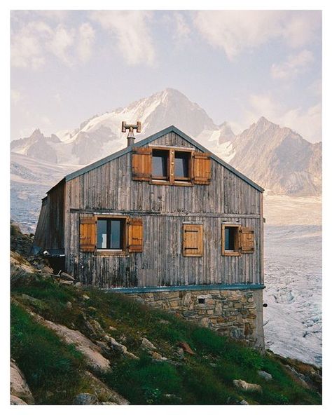 High Contrast Lighting, Mountain Hut, Olympus Mju, Films Photography, Kodak Portra 400, Living Aesthetic, Mountain Huts, Analog Photography, Photo Board