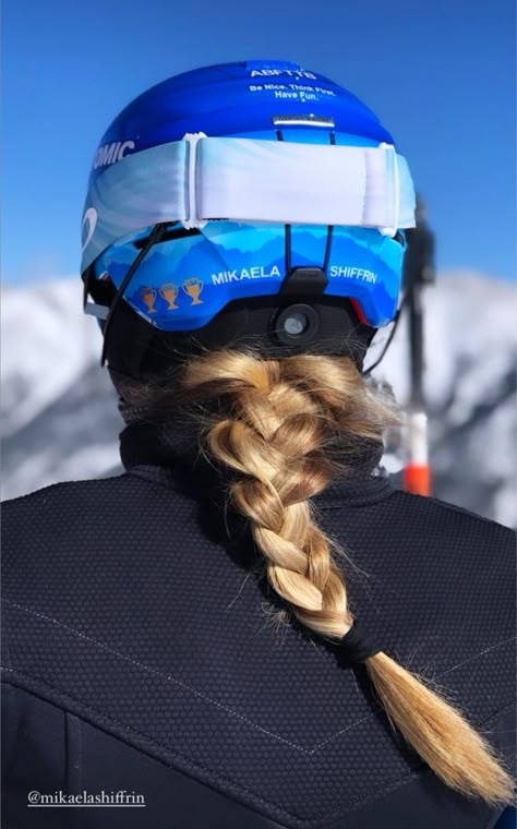 Foto Sci, Ski Quotes, Skiing Vs Snowboarding, Skier Girl, Skiing Quotes, Ski Pictures, Apres Ski Outfits, Mikaela Shiffrin, Ski Aesthetic