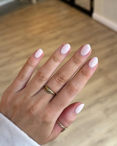 Short Oval Nail Designs, Oval Nail Ideas, Oval Nail Designs, Short Oval Nails, Oval Nails Designs, Oval Nail, Milky Nails, Subtle Nails, February Nails