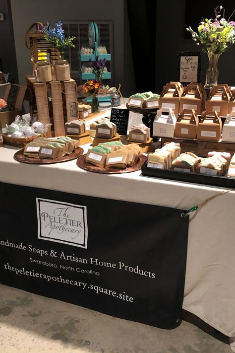 Farmers Market Table Display, Bakery Booth, Bake Sale Displays, Safe Ideas, Stall Decorations, Cookie Display, Bakery Shop Design, Booster Club, Market Table