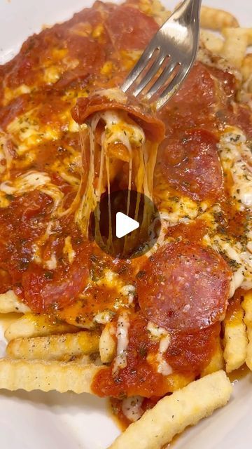 Pepperoni Recipes, Pizza Fries, Fry Recipes, Air Fry Recipes, Cherry Hair, Food Appetizers, Health Ideas, Pan Pizza, Finger Food Appetizers