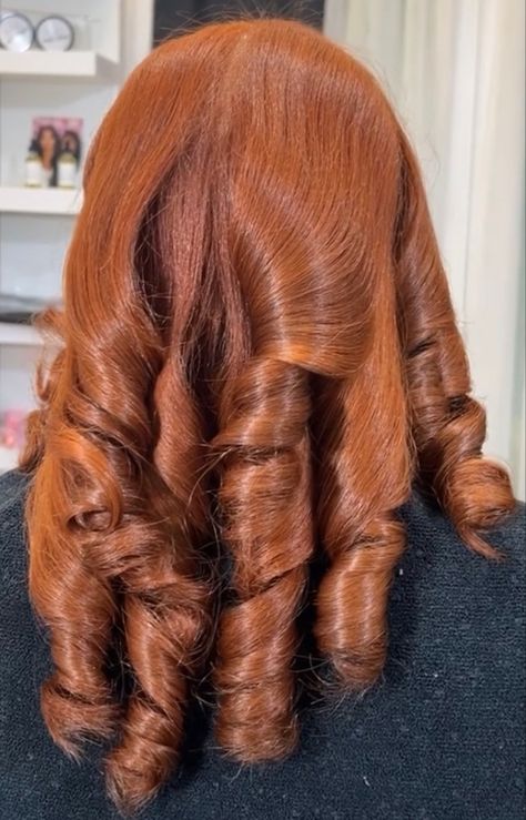 Dark Ginger Hair, Black Women Hair Color, Dyed Curly Hair, Honey Brown Hair, Ginger Hair Color, Dyed Hair Inspiration, Dyed Natural Hair, Honey Blonde Hair, Long Red Hair