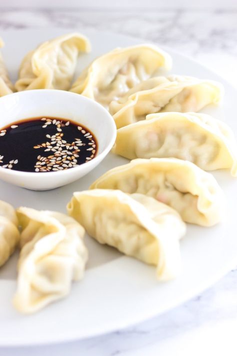 Dumpligs-Gyoza-JiaoZi - küchenkränzchen Gyoza Dumplings Recipe, Cheese Pierogi Recipe, Japanese Dumplings, Veggie Spring Rolls, Cold Weather Comfort Food, Homemade Dough, One Pot Dishes, Wontons, Dumpling Recipe