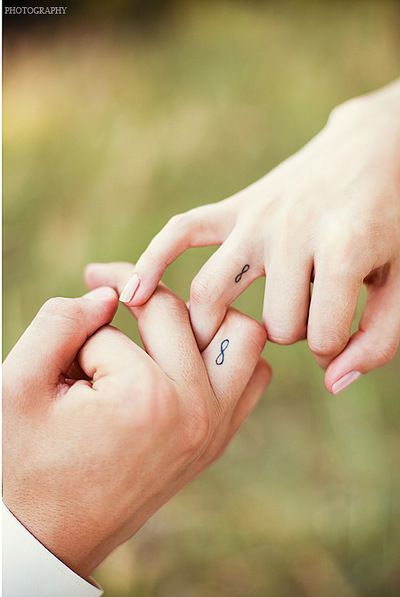 Men Infinity Tattoo, Infinity Tattoo On Ring Finger, Small Tattoo For Couple, Couple Infinity Tattoo, Finger Infinity Tattoo, Infinity Tattoo Couples, Infinity Matching Tattoos, Infinity Tattoo On Finger, Infinity Finger Tattoo