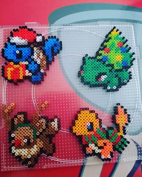 Christmas Pokemon, Hama Beads Pokemon, Hama Beads Christmas, Christmas Perler Beads, Pokemon Bead, Arte Nerd, Easy Perler Bead Patterns, Pokemon Perler Beads, Oc Pokemon