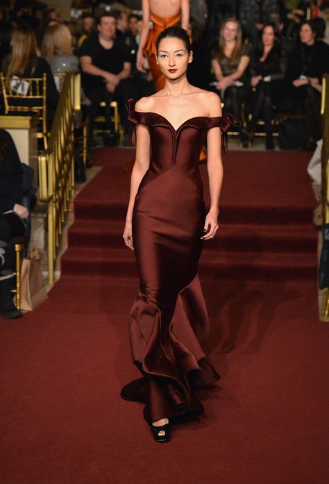 Zac Posen Fashion Shows | Pictures | POPSUGAR Fashion Zac Posen Dress, Nyc Fashion Week, Popsugar Fashion, Gowns Of Elegance, Zac Posen, Fancy Dresses, Dream Dress, Couture Fashion, Pretty Dresses