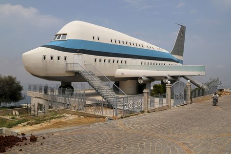 An airplane house in the village of Miziara, Lebanon, on May 12, 2015. Miziara prides itself on building residential homes that resemble ancient Greek temples and Egyptian ruins, or this one, built in the shape of an Airbus A380. Airplane House, Spite House, Crazy Houses, Home Nyc, Face Angles, Greek Temple, Unusual Buildings, Ancient Greek Architecture, Unusual Homes