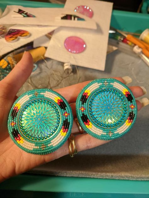 Native American Beaded Earrings Round, Beaded Cabochon Earrings, Native Beaded Earrings Round, Pretty Beaded Jewelry, Native American Beadwork Earrings, Native Earrings, Native American Beadwork Patterns, Beautiful Beaded Earring, Native Beading