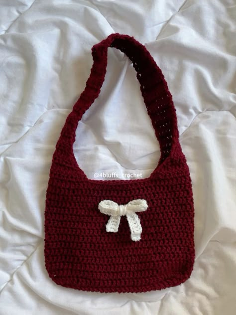 Quick Crochet Clothing Projects, Aesthetic Crochet Bag Ideas, Crochet Etsy Ideas, Crochet Ideas Y2k, Crochet Bag Simple, Crotchet Ideas Projects Easy, Crochet Purse Ideas, Crochet Ideas Accessories, How To Make A Crochet Bag