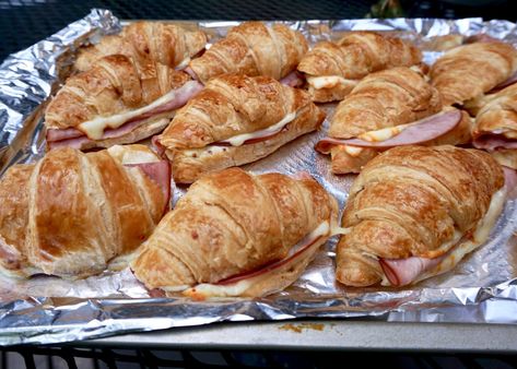 Hawaiian Ham, Ham And Cheese Croissant, Cheese Alternatives, Dessert Oreo, Croissant Sandwich, Cheese Croissant, Muenster Cheese, Mini Croissants, Ham And Cheese Sandwich