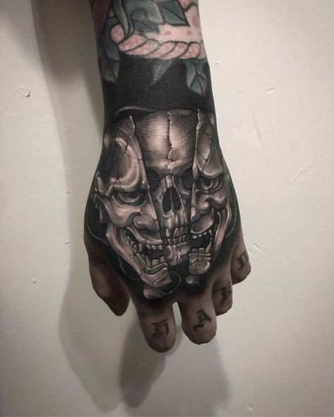 Blackwork by Gara Japanese Hand Tattoos, Hanya Tattoo, Skull Hand Tattoo, Tato Jari, Tato Henna, Yakuza Tattoo, Hand And Finger Tattoos, Skeleton Hand Tattoo, Hand Tattoos For Women