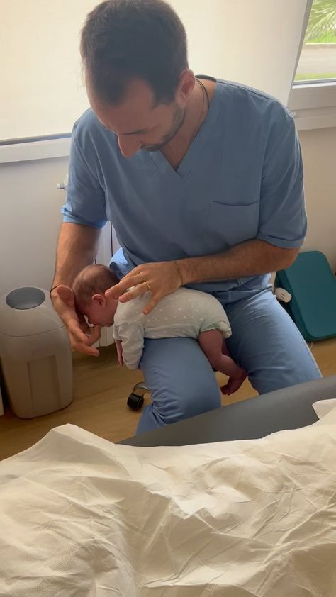 Grazie alla presa di Robert Hamilton è possibile calmare un neonato in lacrime. Anche la figlia di un NOTISSIMO allenatore di Beachvolley!… | Instagram