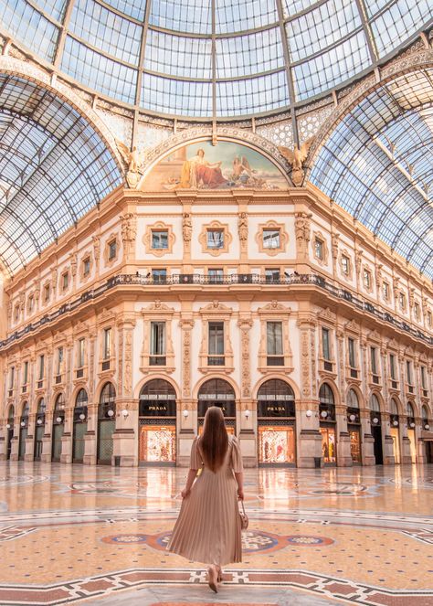 Milan Photoshoot Ideas, One Day In Milan, Milan Instagram Spots, What To Wear In Milan, Milan Photoshoot, Milano Fashion, Milano Photo Ideas, Milan Photo Ideas, Milano Outfit