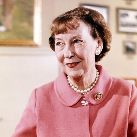 Mamie Eisenhower, Pink Bathrooms, Amy Sherman Palladino, American First Ladies, First Ladies, Rachel Brosnahan, Popular Workouts, Pink Bathroom, American Presidents