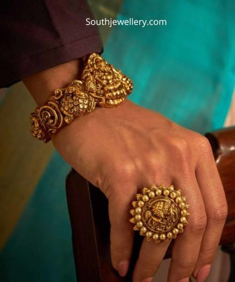 Temple Jewellery Kada Gold, Laxmi Ring Designs, Kadas Bangles, Gold Ring Design For Women, Ring Design For Women, Temple Rings, Gold Jada, Gold Ring Design, Antique Bangles