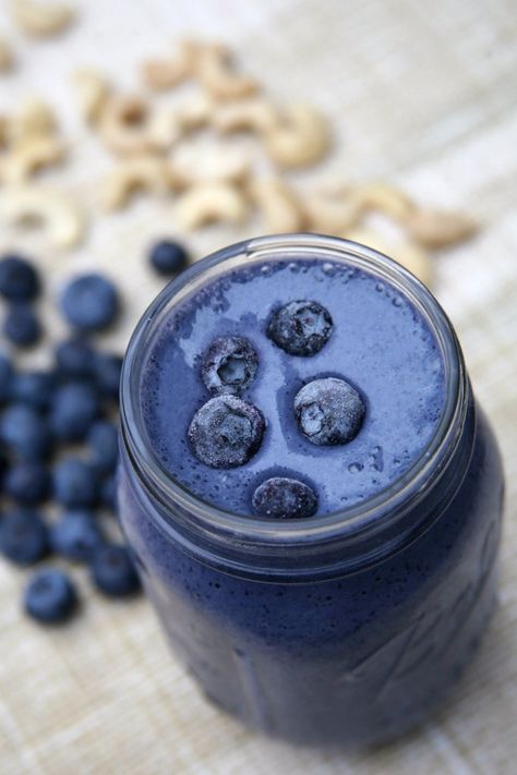 Blueberry Cheesecake Smoothie Pov Photography, Cheesecake Smoothie, Sweet Smoothies, Blueberry Smoothie, High Protein Vegan, Avocado Smoothie, High Protein Breakfast, Vegan Smoothies, Blueberry Cheesecake