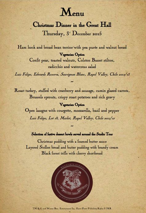 The Independent shows how "Harry Potter fans enjoy Christmas dinner at Hogwarts in true wizarding style." Harry Potter Party Menu Ideas, Harry Potter Recipes Dinners, Harry Potter Themed Dinner, Hogwarts Food, Hogwarts Yule Ball, Harry Potter Dinner Party, Harry Potter Feast, Hogwarts Birthday, Harry Potter Christmas Party