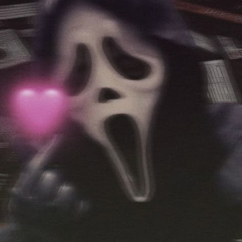 Aesthetic Halloween Pfp, Ghostface Pfp, Scary Pfp, Halloween Profile Pics, Y2k Pfp, Y2k Profile Picture, Ghostface Scream, Handy Wallpaper, Scary Movie Characters