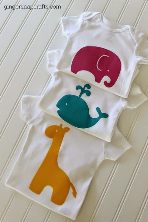 heat transfer tutorial Baby Onesies Ideas, Projets Cricut, Ginger Snap, Freezer Paper, Silhouette Cameo Projects, Cameo Projects, Silhouette Crafts, Baby Crafts, Giraffes